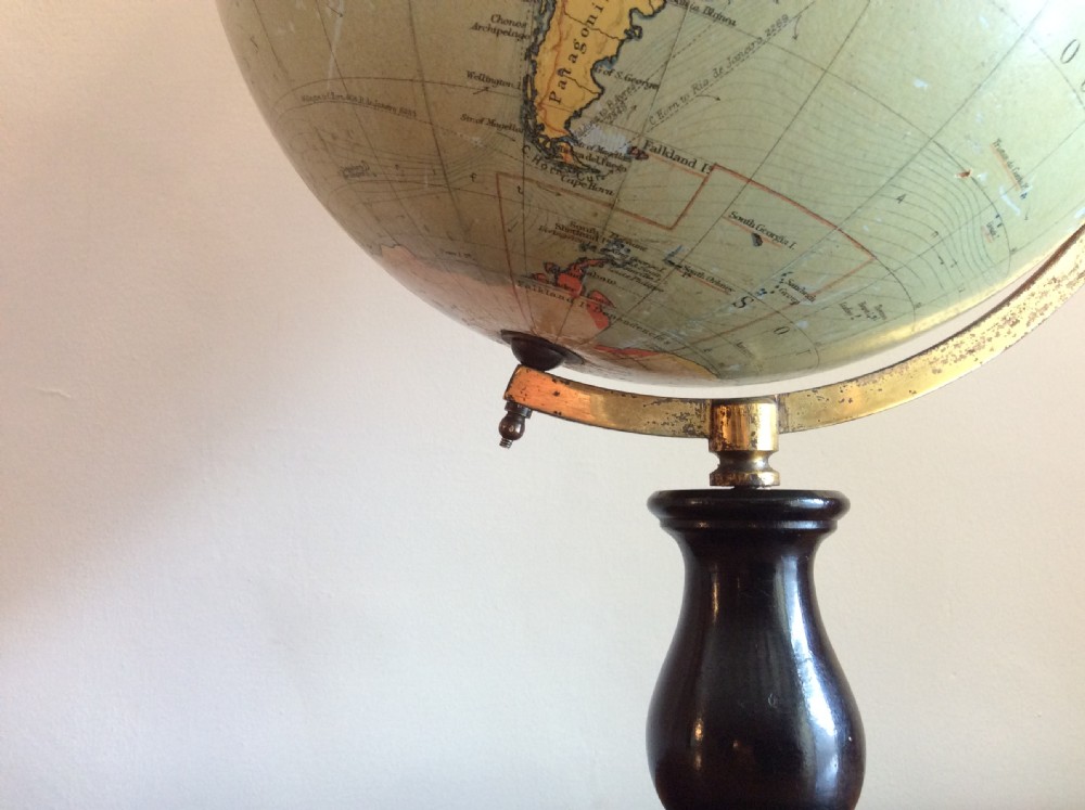 A 9'' Philips terrestrial globe View VII