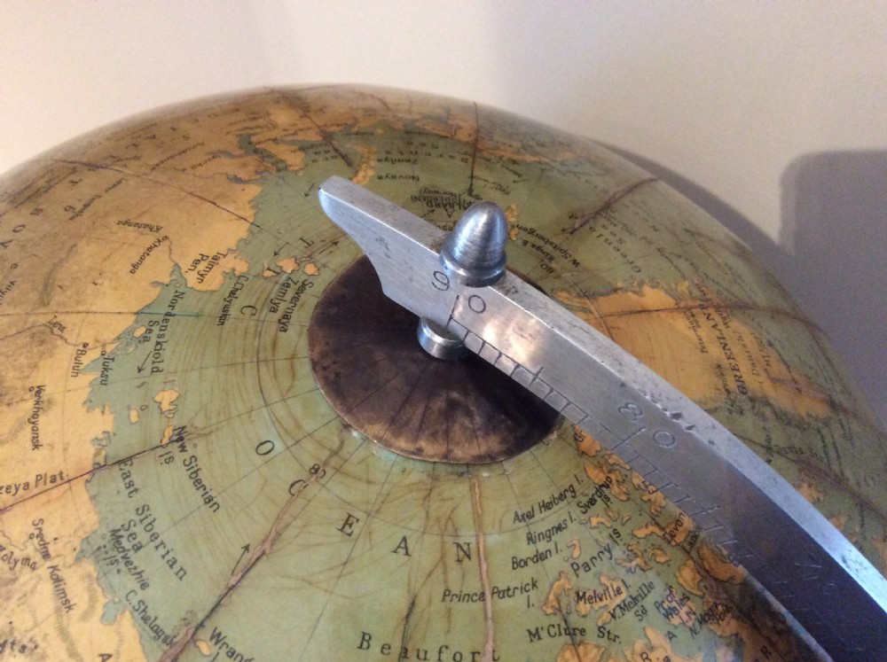 A 1930's Philips standard globe View VI