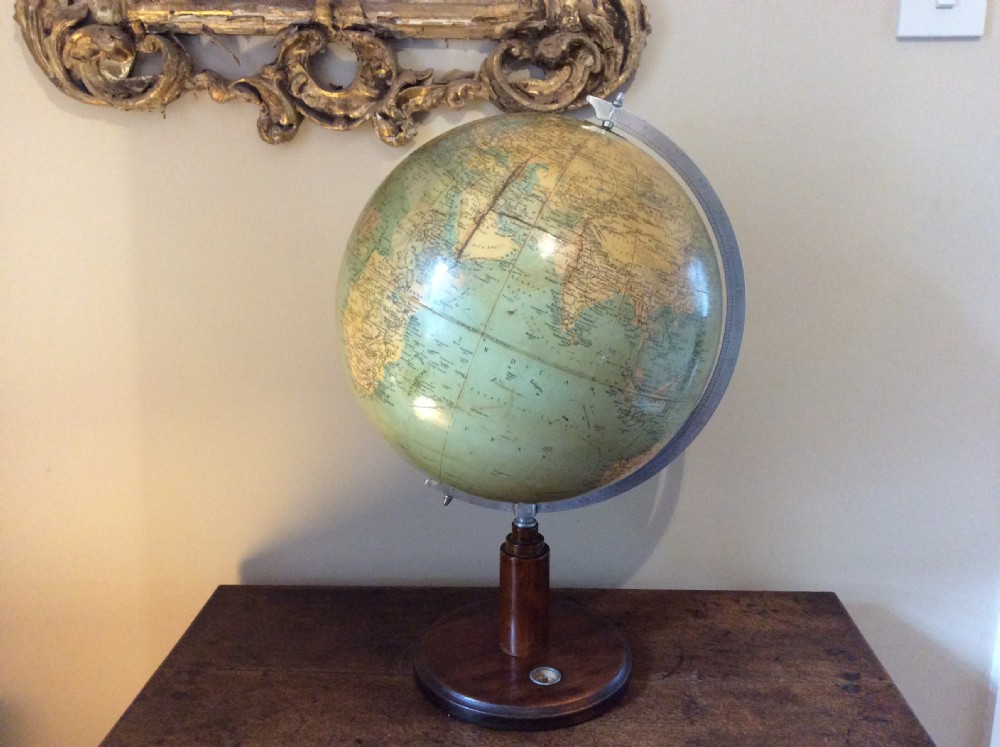 A 1930's Philips standard globe View IX