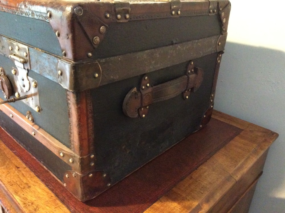 A French travelling trunk View V