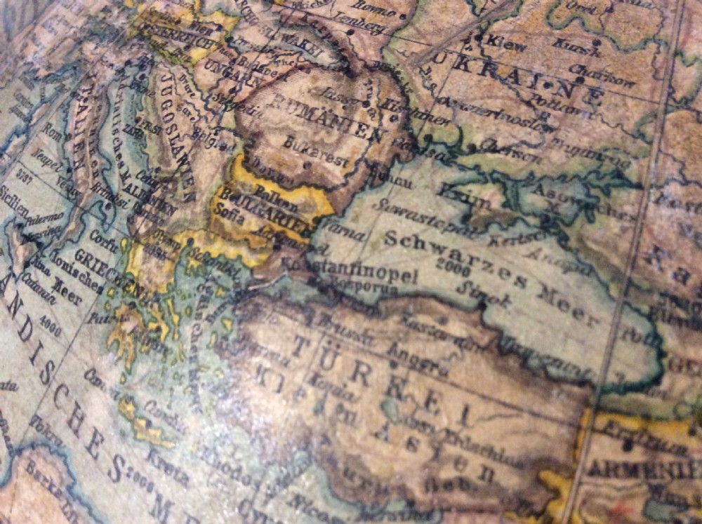 An early 20thC German world globe View XII