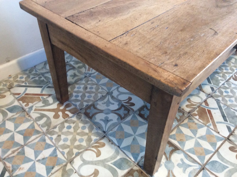A French farmhouse coffee table View VIII