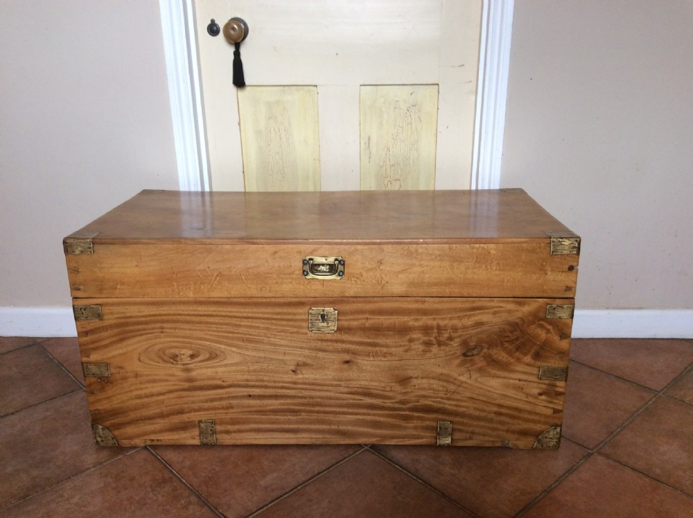 A camphor campaign trunk