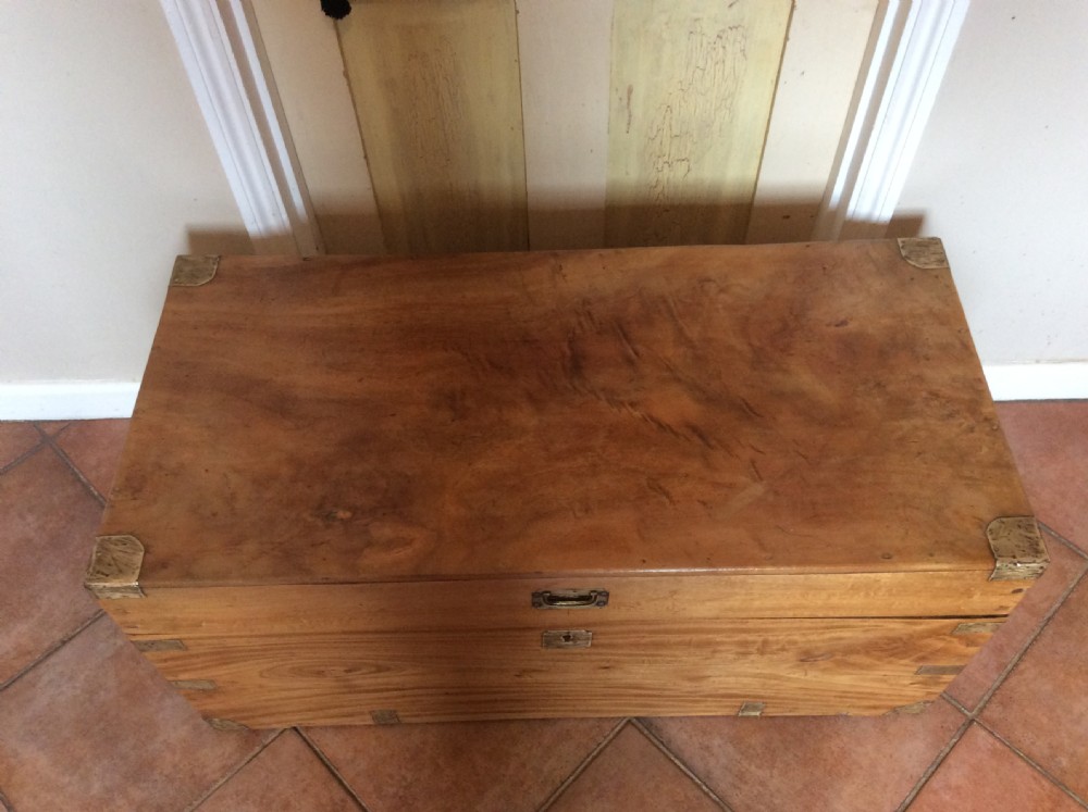 A camphor campaign trunk View V
