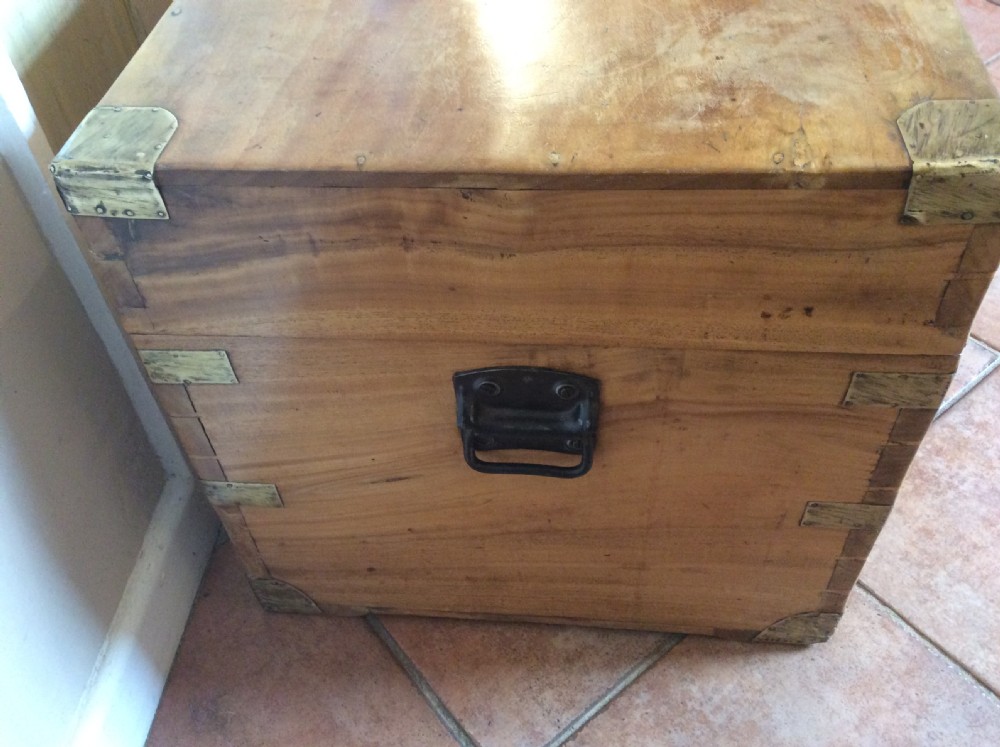 A camphor campaign trunk View VII