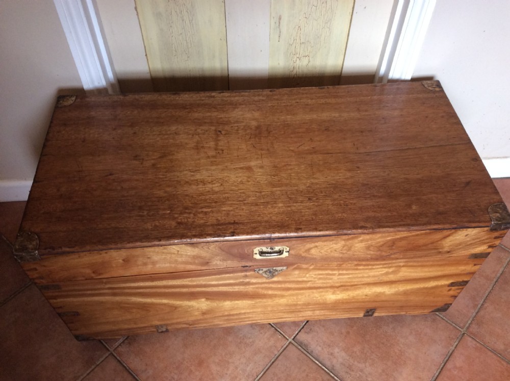 A camphor campaign trunk View V