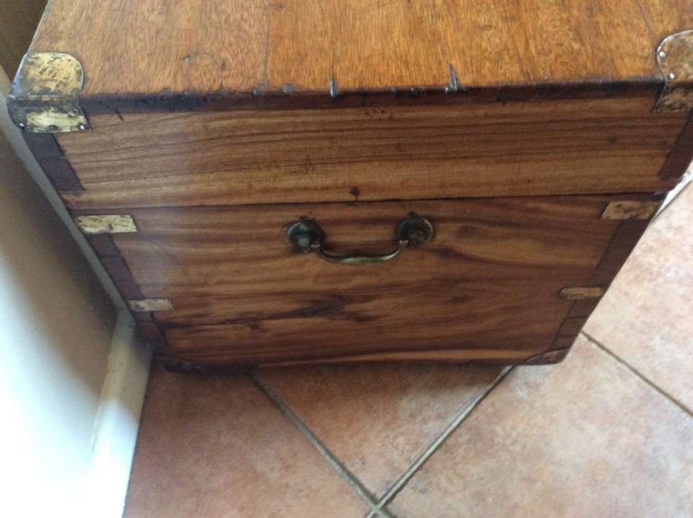 A camphor campaign trunk View VIII