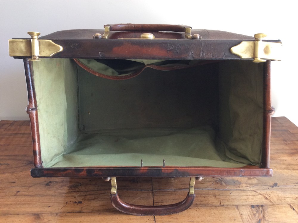 A Moynat Paris Gladstone style bag View V