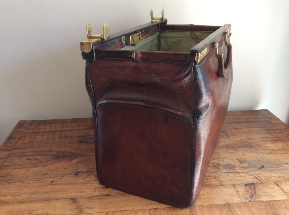 A Moynat Paris Gladstone style bag View VII