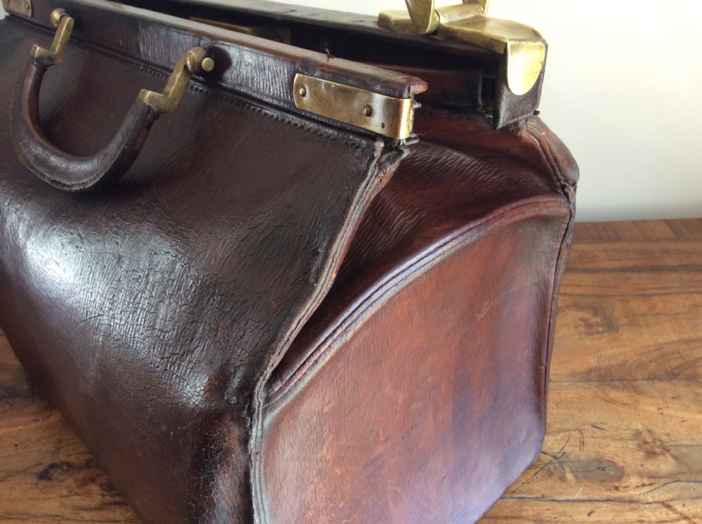 A Moynat Paris Gladstone style bag View VIII