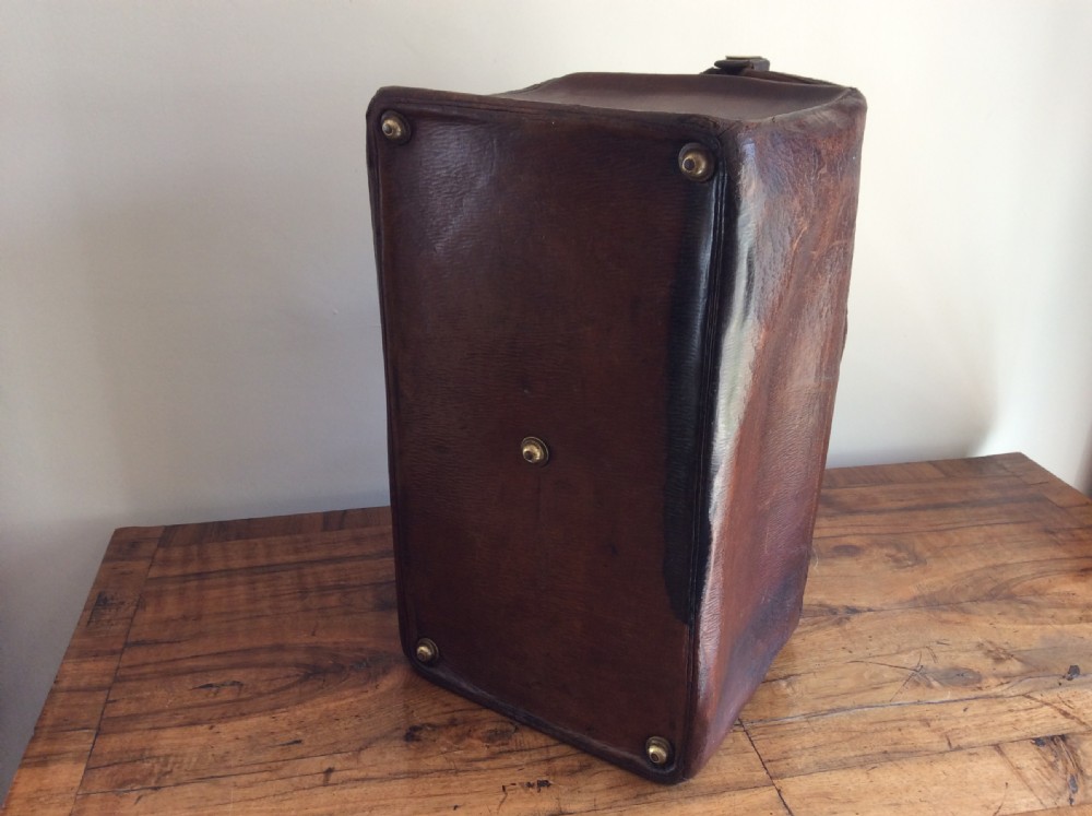 A Moynat Paris Gladstone style bag View IX
