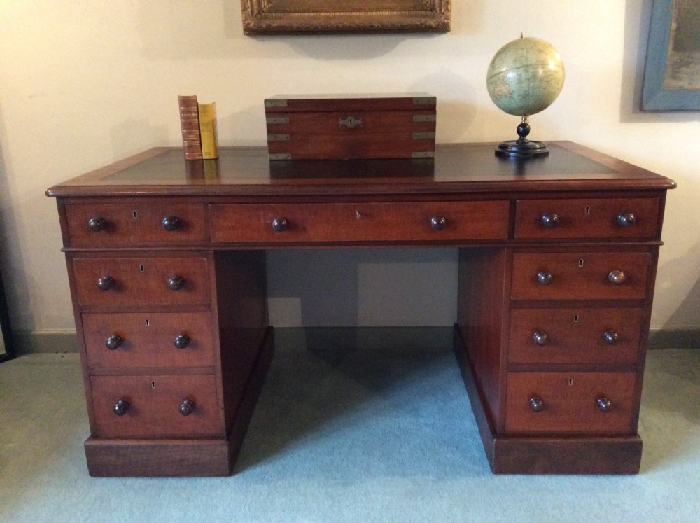 A Victorian (135 cm wide) pedestal desk View II