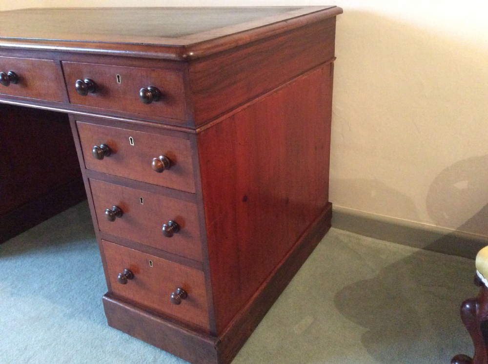 A Victorian (135 cm wide) pedestal desk View VI