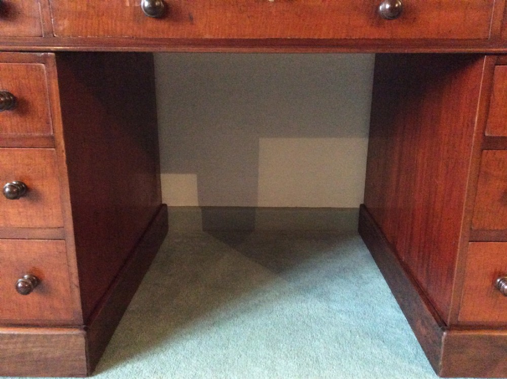 A Victorian (135 cm wide) pedestal desk View XV