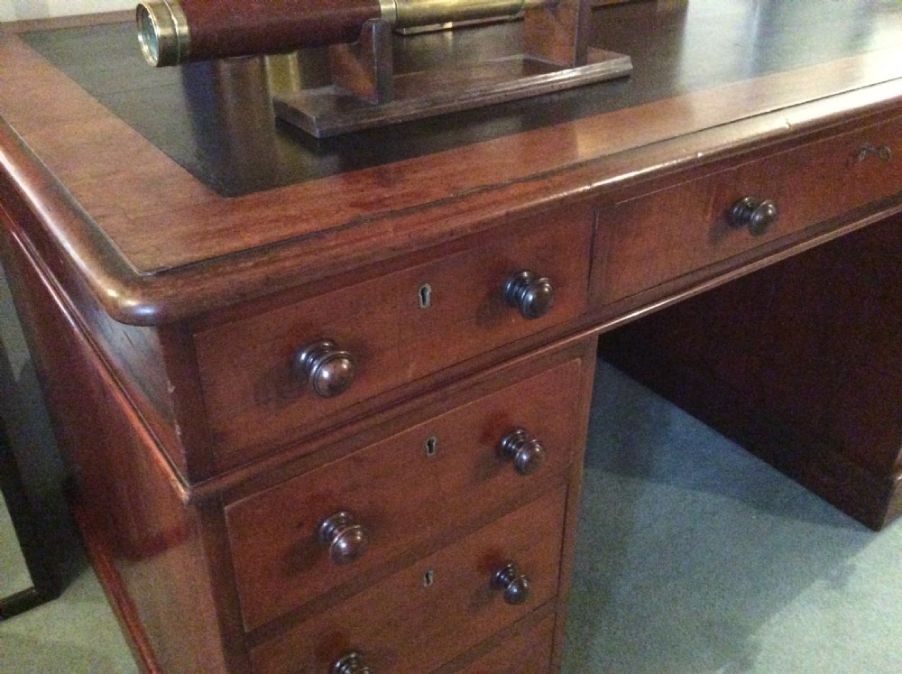 A Victorian (135 cm wide) pedestal desk View XVI