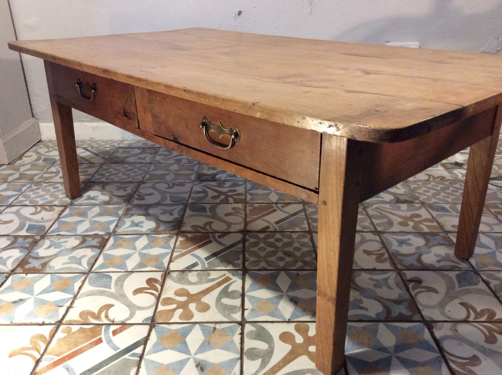 A French farmhouse coffee table View VI