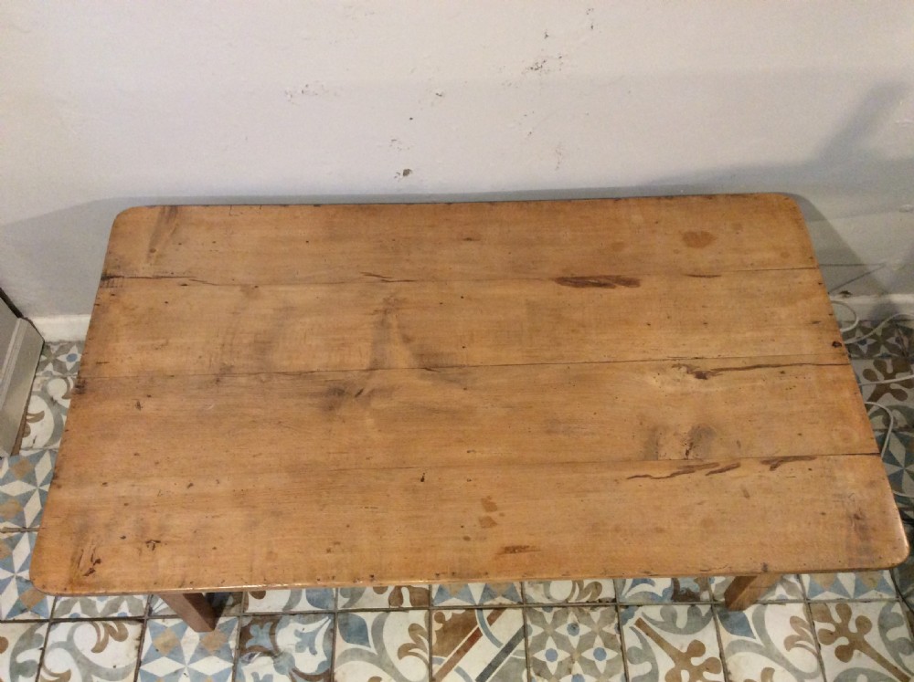 A French farmhouse coffee table View VII