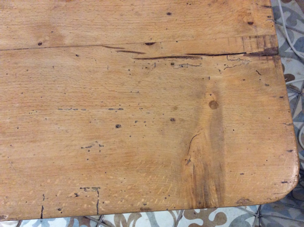 A French farmhouse coffee table View XI