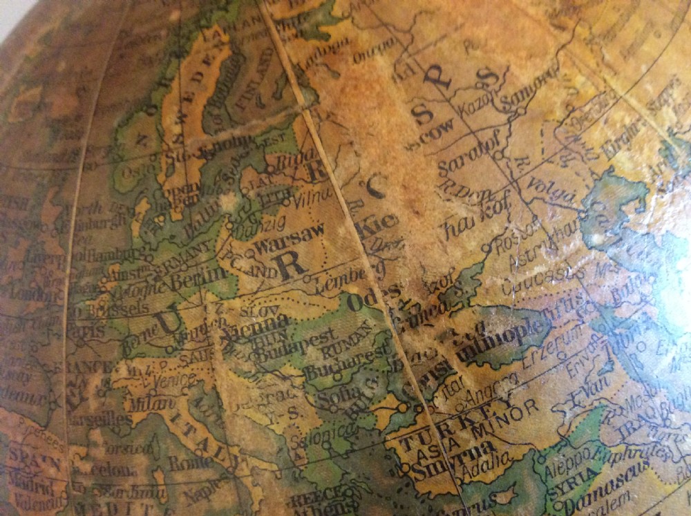 A 10'' terrestrial globe View XIII