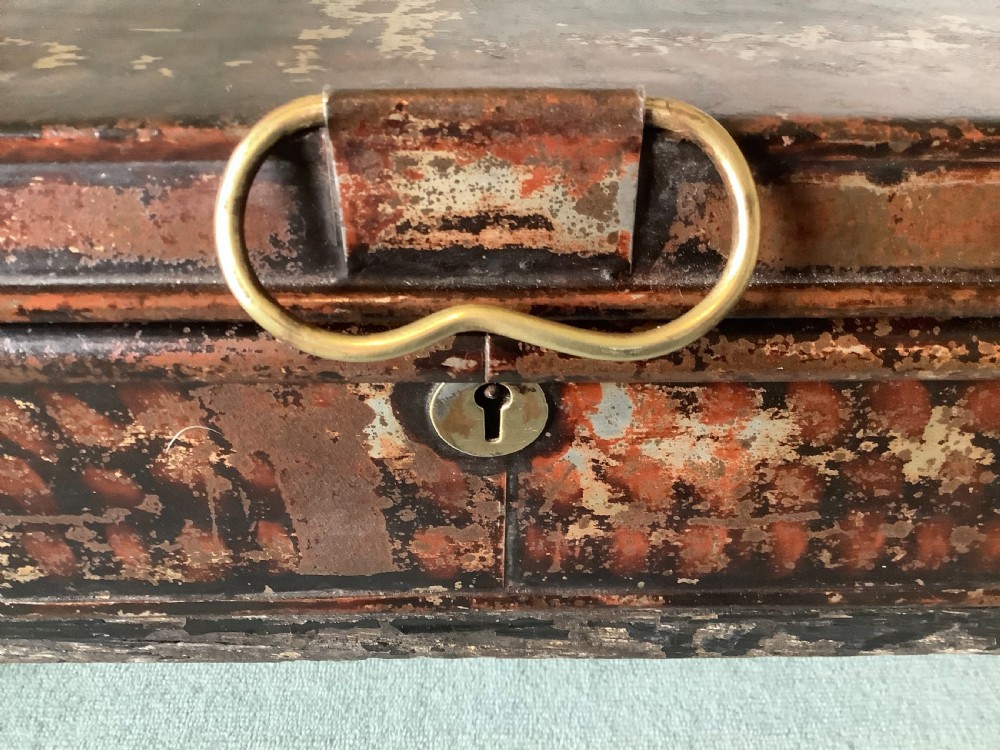 A low military campaign  trunk View VII