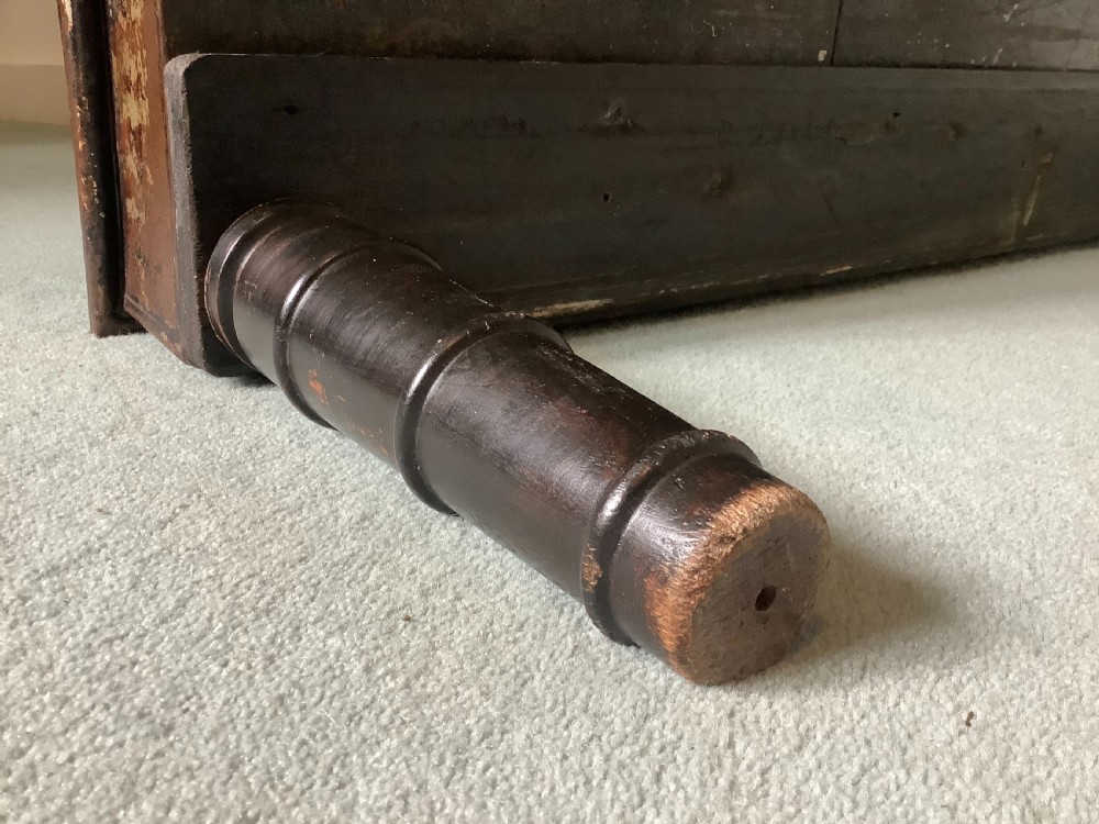 A low military campaign  trunk View XIII