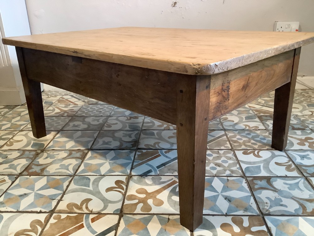 A rustic French coffee table View XIII