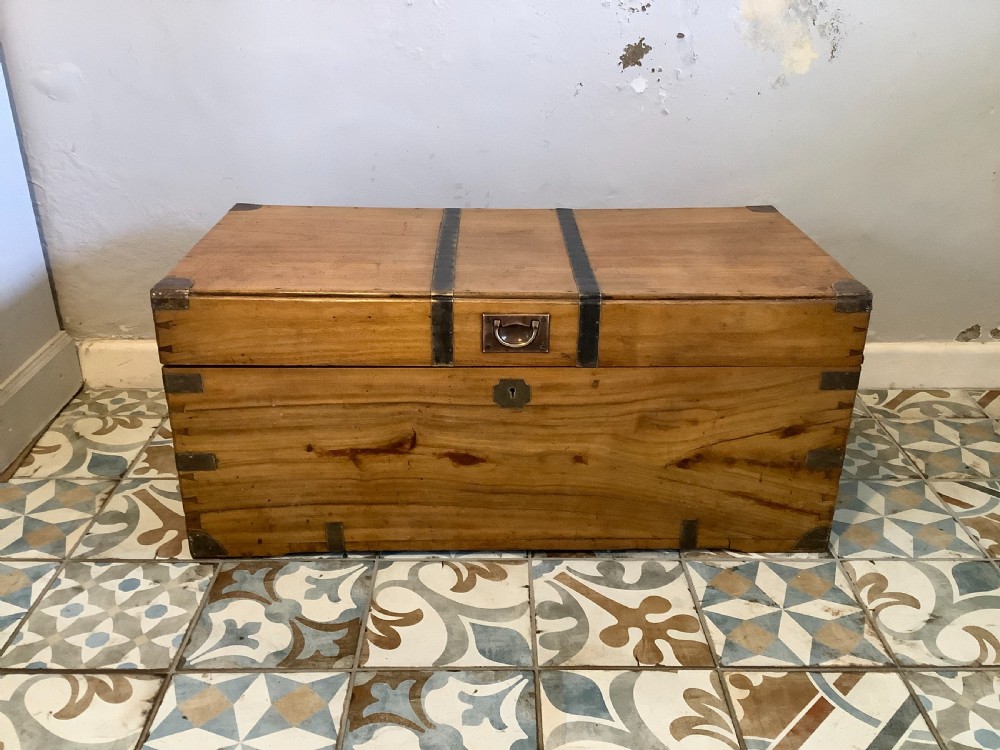 A camphor campaign trunk