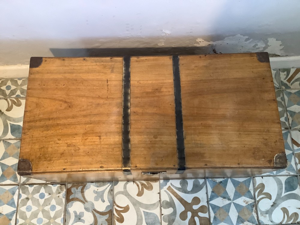 A camphor campaign trunk View V