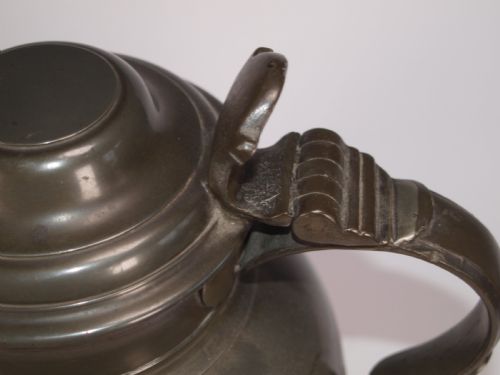 ANTIQUE ENGLISH PEWTER HALF GALLON SPOUTED ALE JUG CIRCA 1850 - ADDITIONAL PHOTO 4