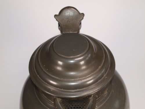 ANTIQUE ENGLISH PEWTER HALF GALLON SPOUTED ALE JUG CIRCA 1850 - ADDITIONAL PHOTO 5