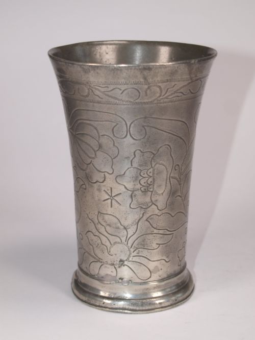 ANTIQUE DUTCH PEWTER BEAKER WITH WRIGGLE WORK FLORAL DECORATION CIRCA 1700 - ADDITIONAL PHOTO 3