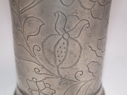 ANTIQUE DUTCH PEWTER BEAKER WITH WRIGGLE WORK FLORAL DECORATION CIRCA 1700 - ADDITIONAL PHOTO 6