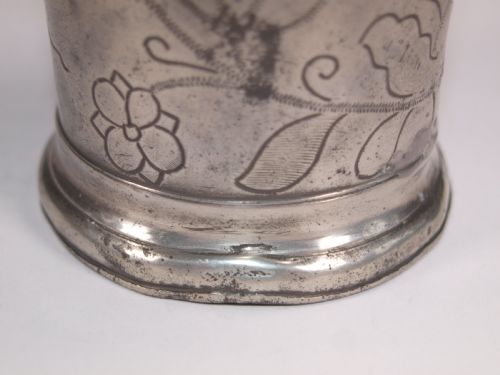 ANTIQUE DUTCH PEWTER BEAKER WITH WRIGGLE WORK FLORAL DECORATION CIRCA 1700 - ADDITIONAL PHOTO 8