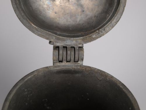 ANTIQUE FLEMISH PEWTER SPOUTED FLAGON GOOD BRUSSELS MARKS LARGE DISPLAY ITEM - ADDITIONAL PHOTO 6