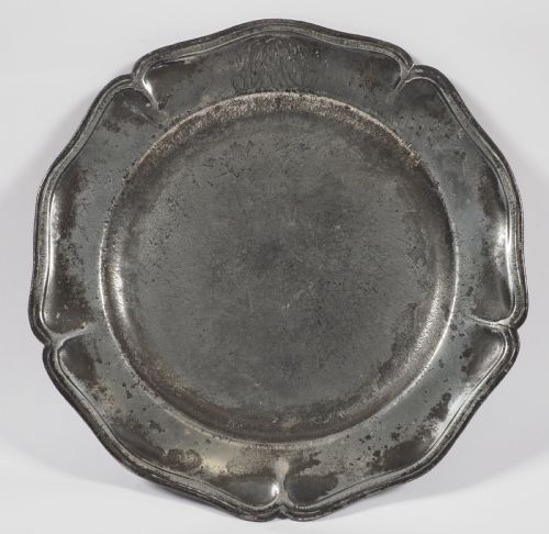 antique english pewter 9 34 inch wavy edge plate by thomas chamberlain 17321775 - CATEGORY: ANTIQUE PLATES - DATED 1750