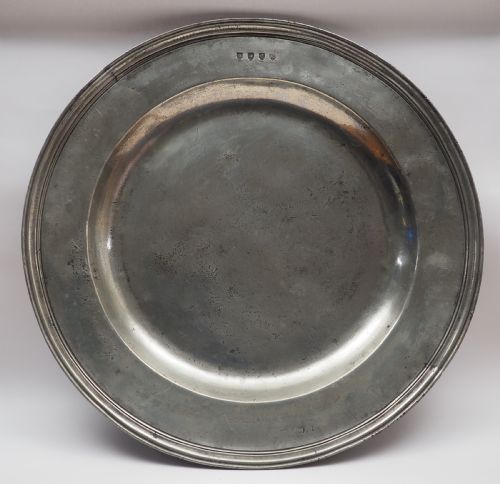antique english pewter 16in multiple reed dish by robert garratt 16951734 - CATEGORY: ANTIQUE METAL - DATED 1700