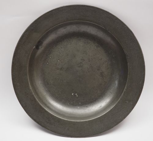 antique english pewter 9in plain rim deep plate by francis piggott 17361784 - CATEGORY: ANTIQUE METAL - DATED 1750