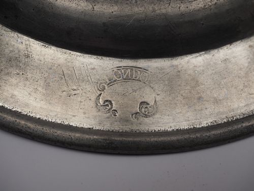 ANTIQUE ENGLISH PEWTER 9IN PLAIN RIM PLATE BY RUSSELL LAUGHER OF WORCESTER CIRCA1740 - ADDITIONAL PHOTO 5