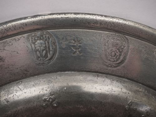 ANTIQUE ENGLISH PEWTER 9IN PLAIN RIM PLATE BY HUGH MASHAM 16811728 - ADDITIONAL PHOTO 2