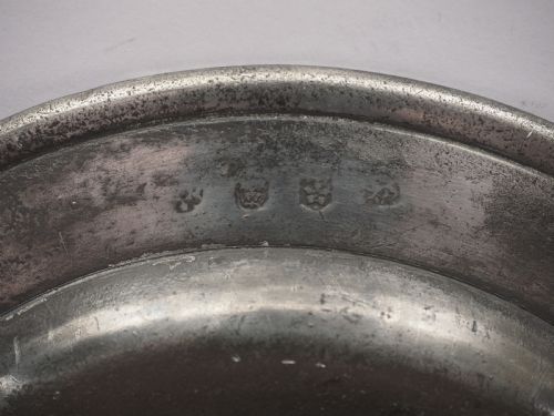 ANTIQUE ENGLISH PEWTER 9IN PLAIN RIM PLATE BY HUGH MASHAM 16811728 - ADDITIONAL PHOTO 3