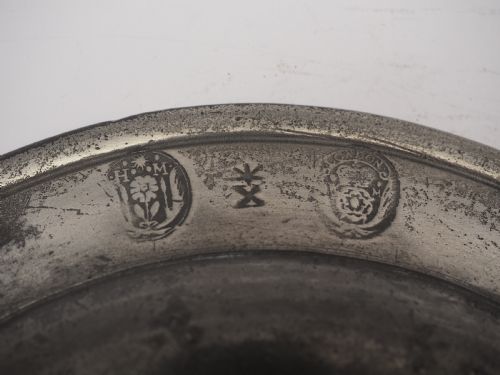 ANTIQUE ENGLISH PEWTER 9IN PLAIN RIM PLATE BY HUGH MASHAM 16811728 - ADDITIONAL PHOTO 4