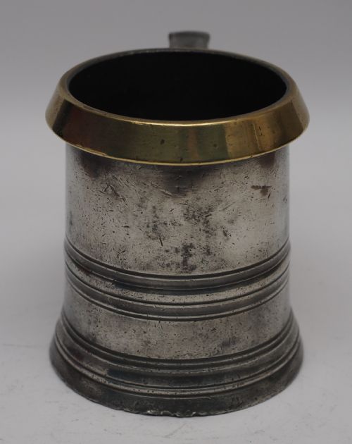 ANTIQUE ENGLISH PEWTER 1 PINT BRASS RIM MEASURE W R LOFTUS CIRCA 1900 - ADDITIONAL PHOTO 1