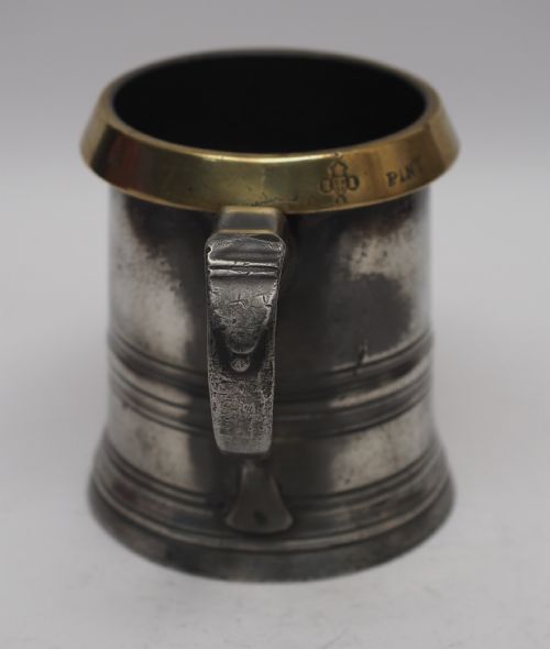 ANTIQUE ENGLISH PEWTER 1 PINT BRASS RIM MEASURE W R LOFTUS CIRCA 1900 - ADDITIONAL PHOTO 3