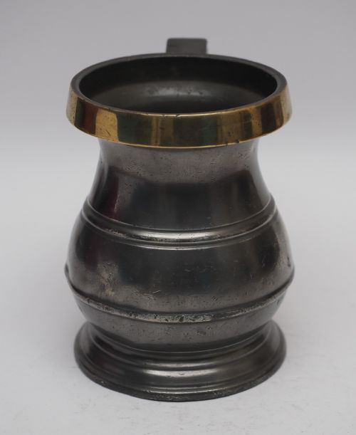 ANTIQUE ENGLISH PEWTER 1 PINT BULBOUS BRASS RIM MEASURE CIRCA 1900 - ADDITIONAL PHOTO 1