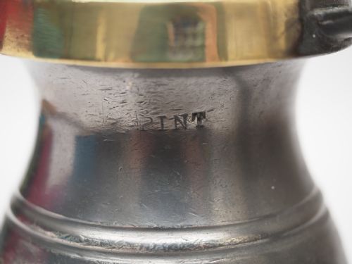ANTIQUE ENGLISH PEWTER 1 PINT BULBOUS BRASS RIM MEASURE CIRCA 1900 - ADDITIONAL PHOTO 6