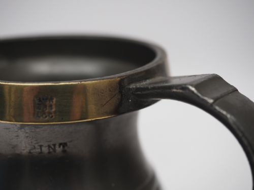 ANTIQUE ENGLISH PEWTER 1 PINT BULBOUS BRASS RIM MEASURE CIRCA 1900 - ADDITIONAL PHOTO 8