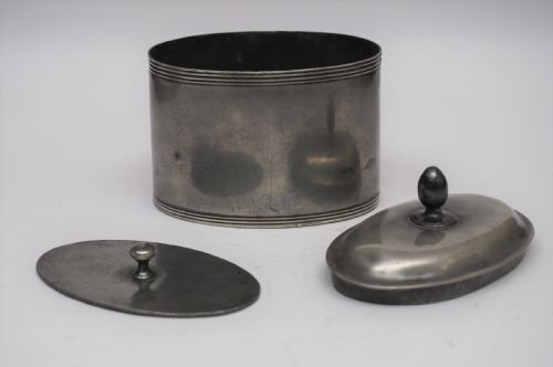 ANTIQUE ENGLISH PEWTER OVAL TOBACCO JAR WITH PRESSER CIRCA 1780 - ADDITIONAL PHOTO 4