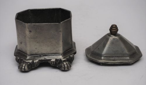ANTIQUE ENGLISH PEWTER OCTAGONAL TOBACCO JAR CIRCA 1780 - ADDITIONAL PHOTO 4