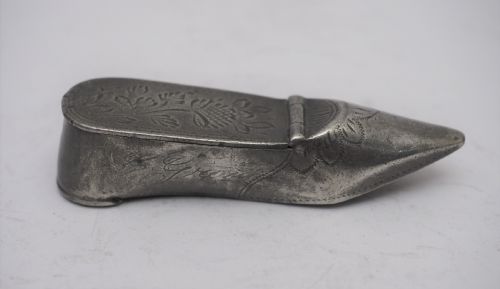 antique english pewter ladies shoe snuff box circa 1840 - CATEGORY: ANTIQUE METAL - DATED 19TH CENTURY