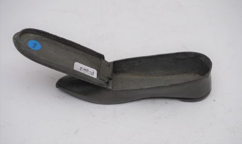 ANTIQUE ENGLISH PEWTER LADIES SHOE SNUFF BOX CIRCA 1840 - ADDITIONAL PHOTO 4